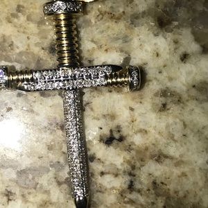 Vvs1 diamond cross pendent